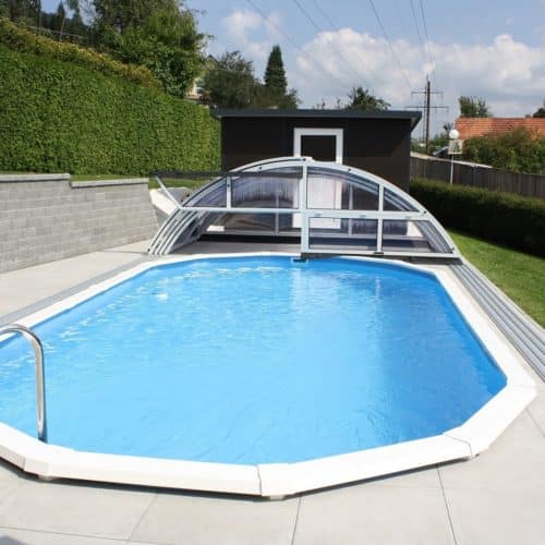 Cranpool Schwimmbad Royal, oval und eingegraben mit einer Schwimmbecken Überdachung, der Halle Cabriodom Klassik in einem Garten