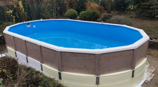 Ovalbeckenverkleidung Deluxe von Cranpool bei einem Schwimmbad zuhause