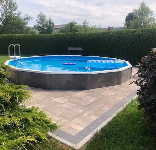 Rundbeckenverkleidung Deluxe von Cranpool bei einem Schwimmbad zuhause