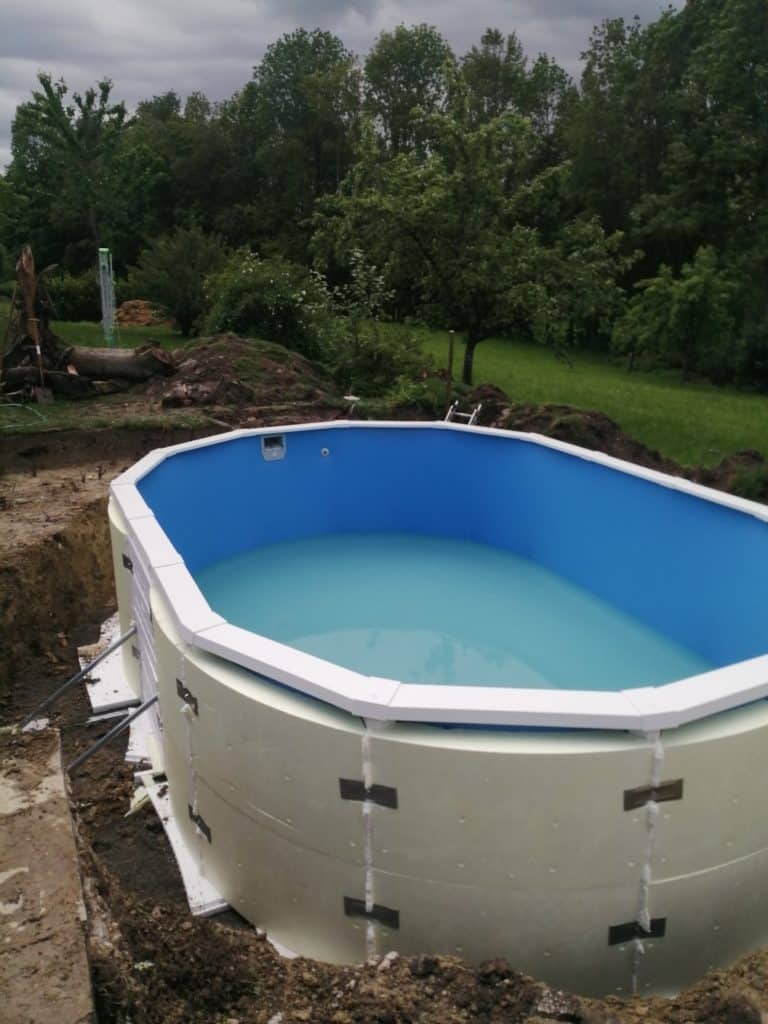 Poolprojekt ohne Probleme, Stahlwandpool Royal, Cranpool, teilversenktes Aufstellbecken