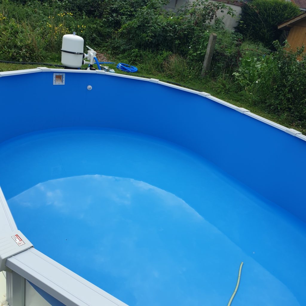 Sun Remo Becken, ein ovales, freistehendes Swimmingpool von Cranpool