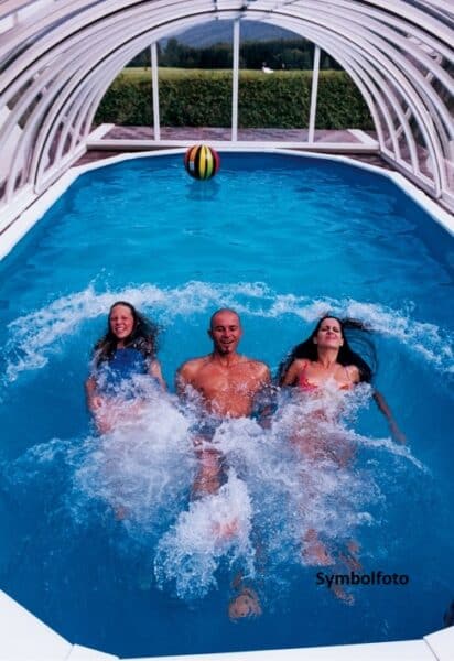 Symbolfoto des Cabrio Dom Klassik einer Schwimmbad Überdachung von Cranpool