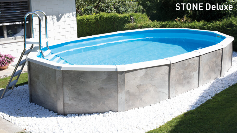 Ovales Pool mit Poolverkleidung in Stein Optik