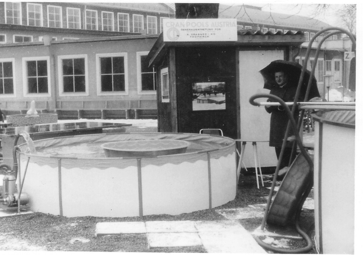 erste Ausstellung in Wien von Cranpool, historische Bilder, seit 55 jahren Bade- und Saunaspaß