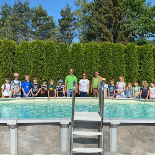 Volksschule Kraubath zu Besuch bei Poolbauer, Cranpool, Kinder bei Cranpool, Schwimmbecken