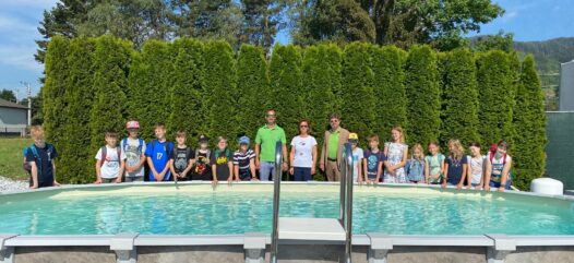 Volksschule Kraubath zu Besuch bei Poolbauer, Cranpool, Kinder bei Cranpool, Schwimmbecken