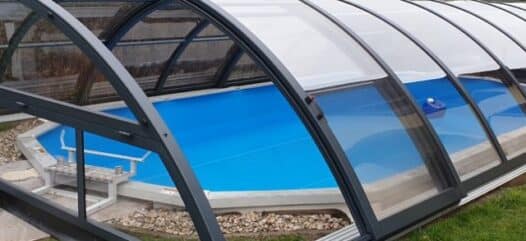 Cabrio Dom Typ Klassik von Cranpool als Schwimmbeckenabdeckung für das Swimmingpool