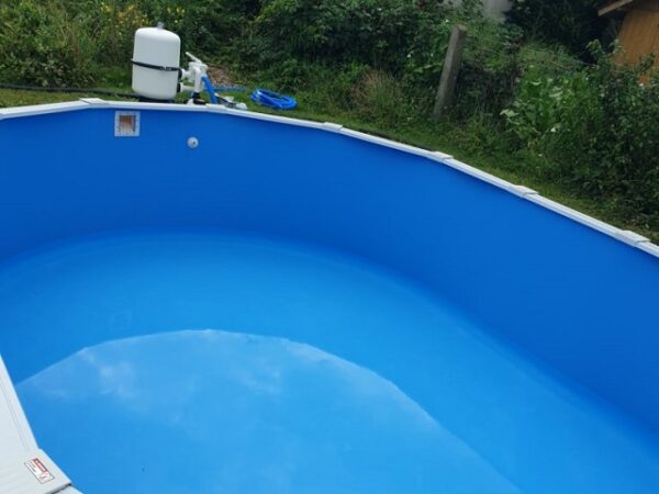 Sun Remo Becken, ein ovales, freistehendes Swimmingpool von Cranpool