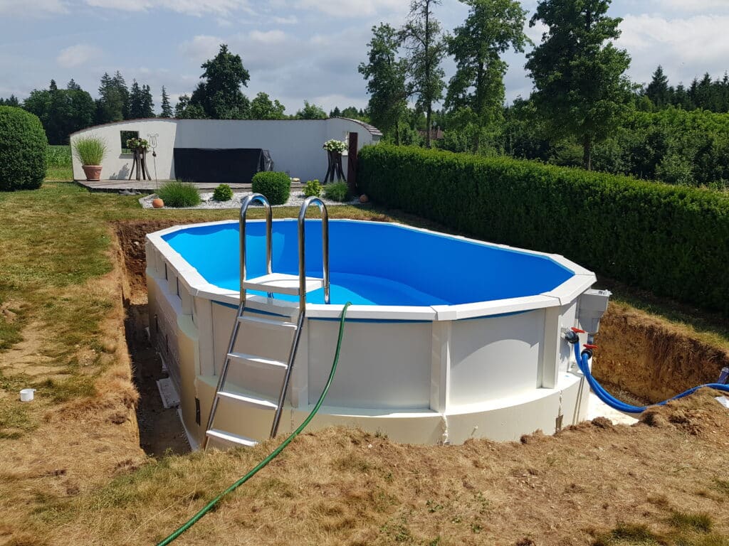 Einbaupool.,Poolprojekt Willi Ortbauer,  Pool Montage, reibungslos funktioniert