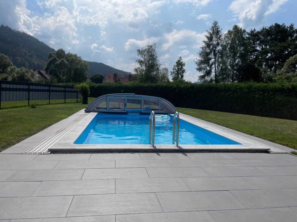 Poolprojekt Ruckenstuhl Wilding, Cranthermo Pool mit Cranpool Cabriodom