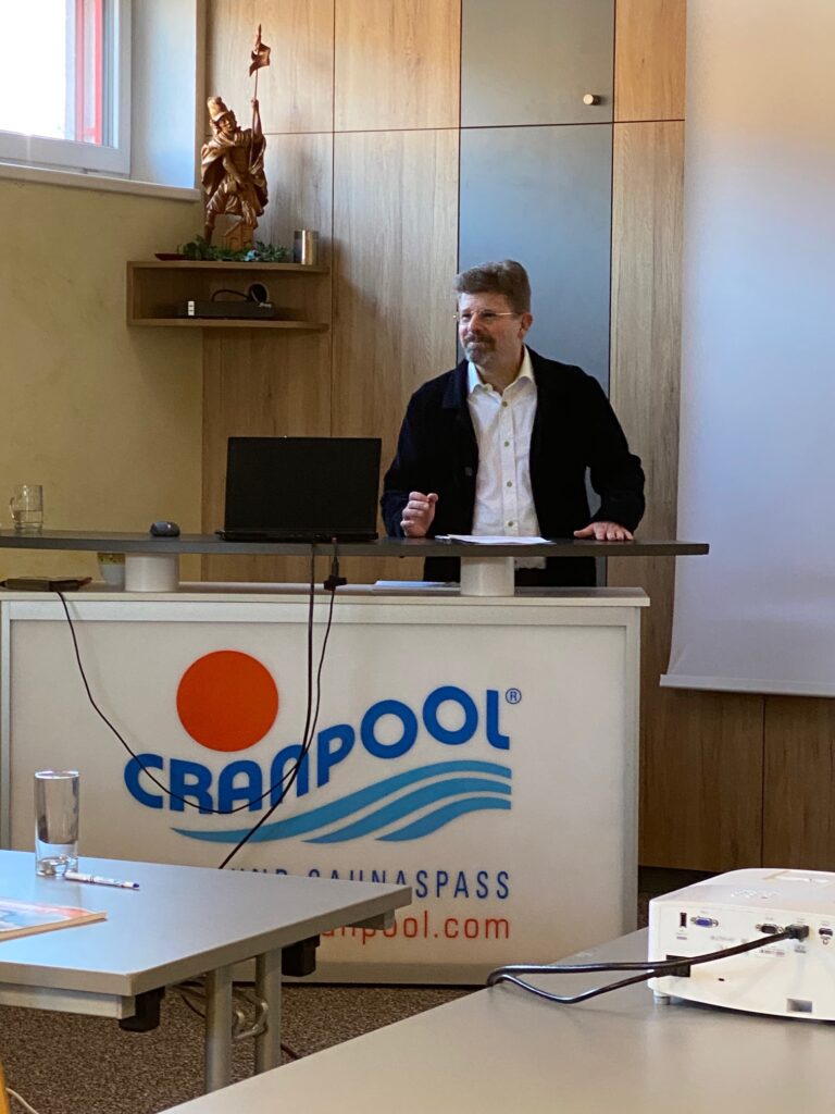 Cranpool Geschäftsführer Wolfgang Grabner begrüßt seine Gäste