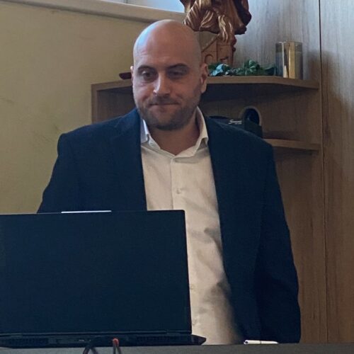 Cranpool Vertriebsleiter Markus Roll präsentiert seine Vermarktungsstrategien
