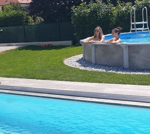 Cranpool-Foto Challenge Making of Poolshooting, Cranpool Sun Remo mit Models vor der Linse des Profifotografen