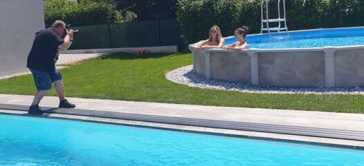 Cranpool-Foto Challenge Making of Poolshooting, Cranpool Sun Remo mit Models vor der Linse des Profifotografen