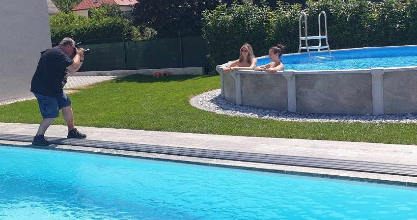 Cranpool-Foto Challenge Making of Poolshooting, Cranpool Sun Remo mit Models vor der Linse des Profifotografen