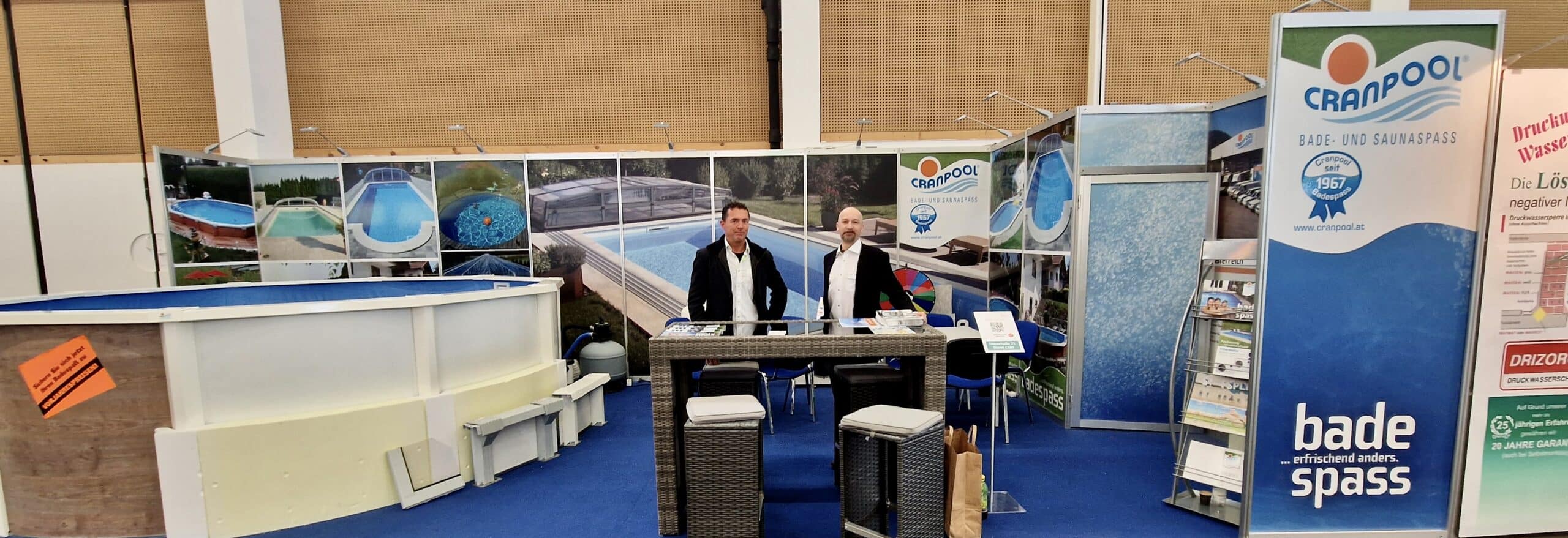 Schwimmbecken Beratungsoffensive auf der Energiesparmesse Wels, Rund Pool mit Verkleidungsmuster