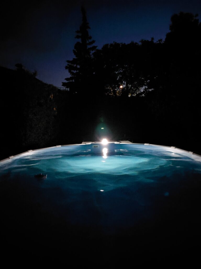 Sun Remo Pool, Schwimmbecken bei Nacht, Pool at night, Cranpool, Stahlwandbecken