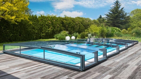 Cabriodom Prestige P7 Das Panorama-Modell beeindruckt mit mittelhoher Bauweise und ästhetischer Optik. Genießen Sie ein angenehmes Schwimmerlebnis – auch bei geschlossener Überdachung.