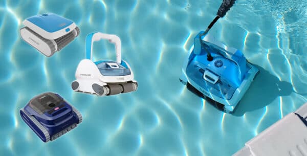 Poolroboter beim Reinigen unter Wasser