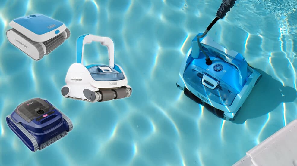 Poolroboter beim Reinigen unter Wasser