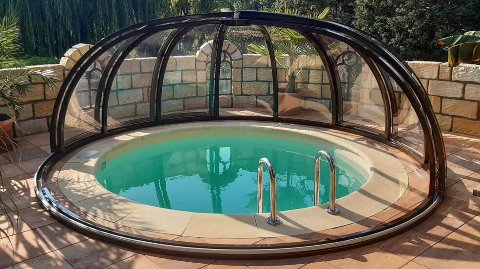 Rundhalle für barrierefreies Pool und Einstieg