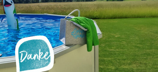 freistehendes Rundpool im Garten mit Tasche & Flipper