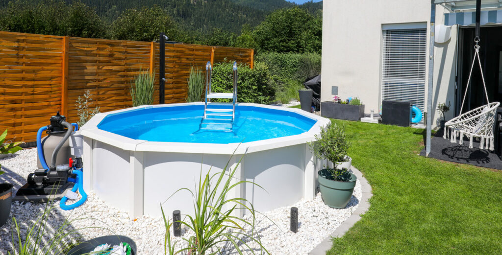 Rundbecken Cranpool Royal mit Schotterumrandung und Leiter 