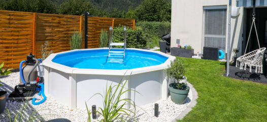 Rundbecken Cranpool Royal mit Schotterumrandung und Leiter
