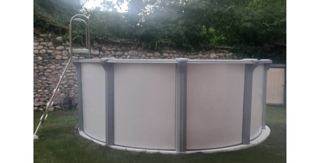 Aufstellbecken Rimini mit Leiter im Garten - Rimini Pool mit persönlicher Betreuung durch das Cranpool-Team.