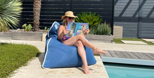 Wasserfester Water Pouf am Pool bei Cranpool