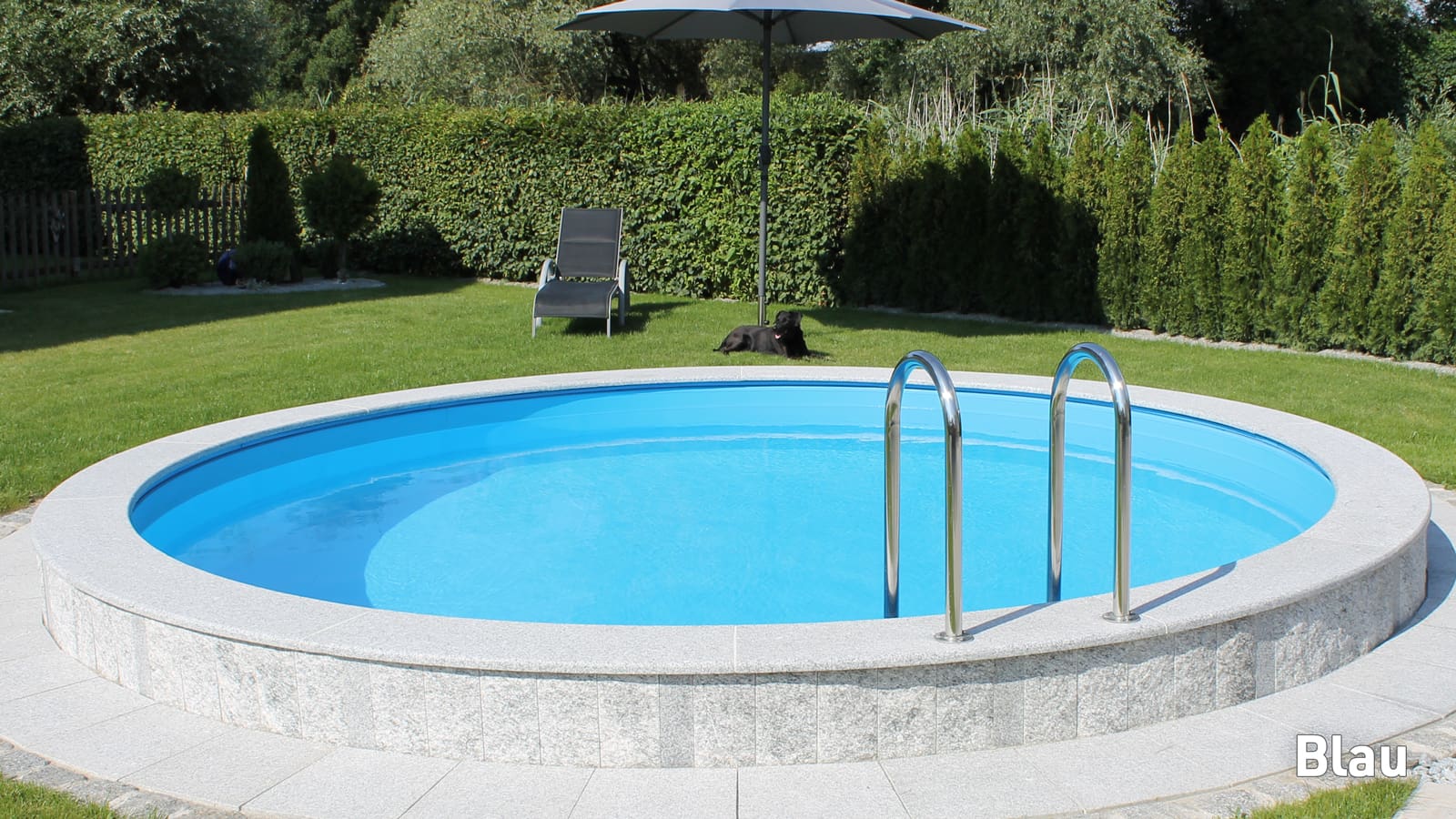 Rundes, teilversenktes Pool mit Folienfarbe BLAU 