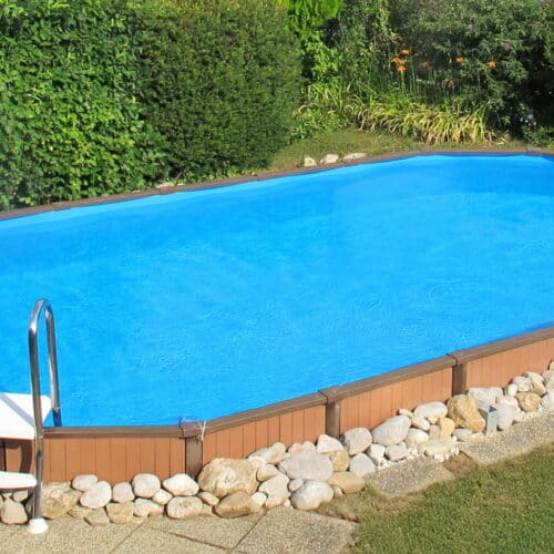 Ovaler Pool mit neuer Poolfolie nach dem Folientausch nach 31 Jahren.