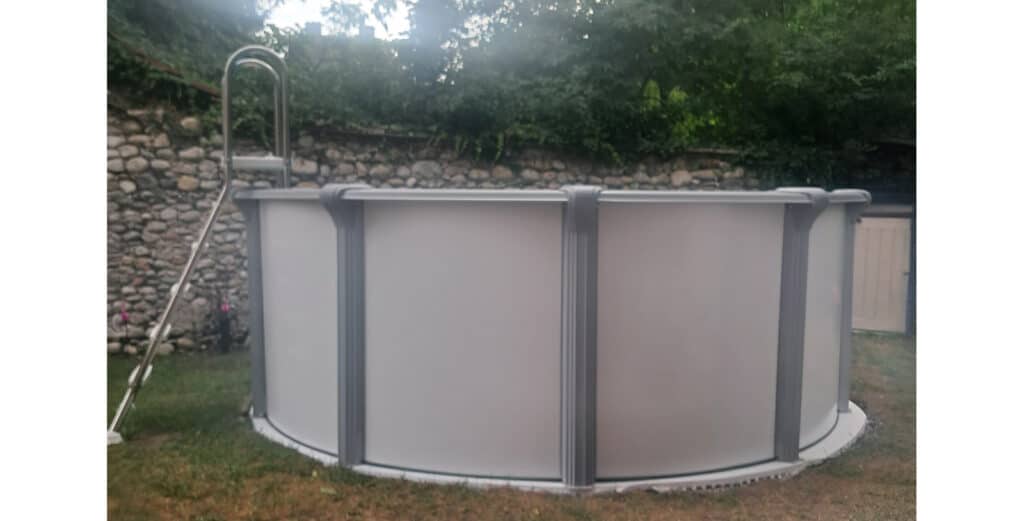 Aufstellbecken Rimini mit Leiter im Garten - Rimini Pool mit persönlicher Betreuung durch das Cranpool-Team.