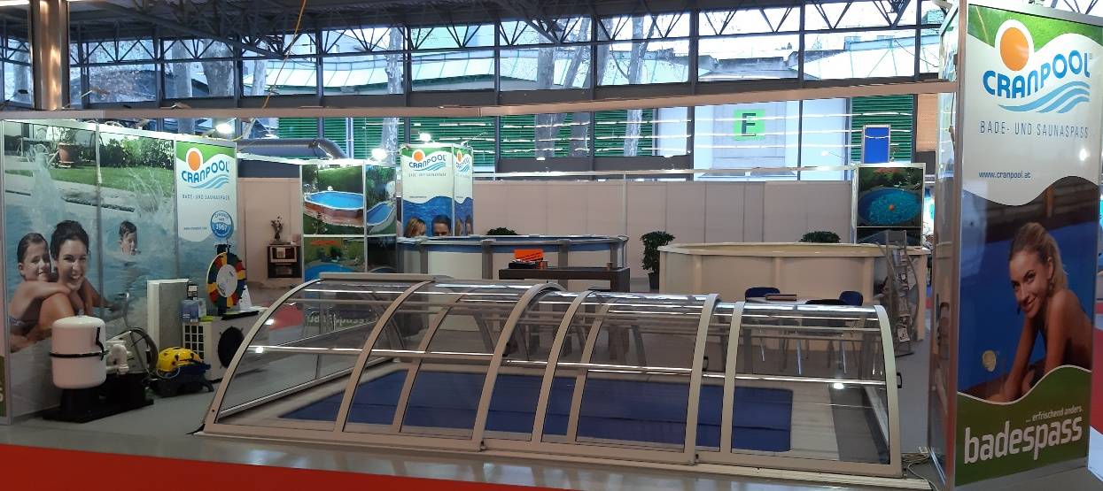 Cranpool zeigt volles Sortiment auf der Häuslbauermesse Graz im Bild die Schwimmbadabdeckung Cranpool Cariodom