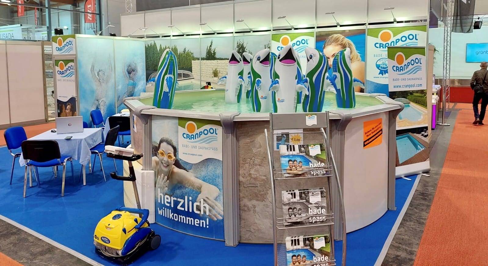 Ausstellungspool mit Schwimmbecken Verkleidungsmuster auf der Häuslbauermesse Klagenfurt